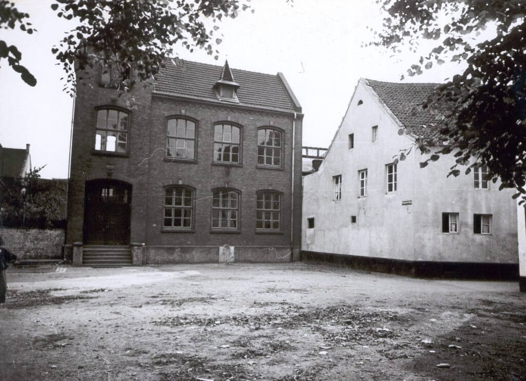 Rote Schule im Jahre 1938 (Quelle: Der Oberbürgermeister, Stadtarchiv Krefeld)